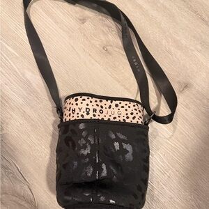 HydroJug Neoprene Double Bottle Carrier - Black Cheetah with Blush Trim